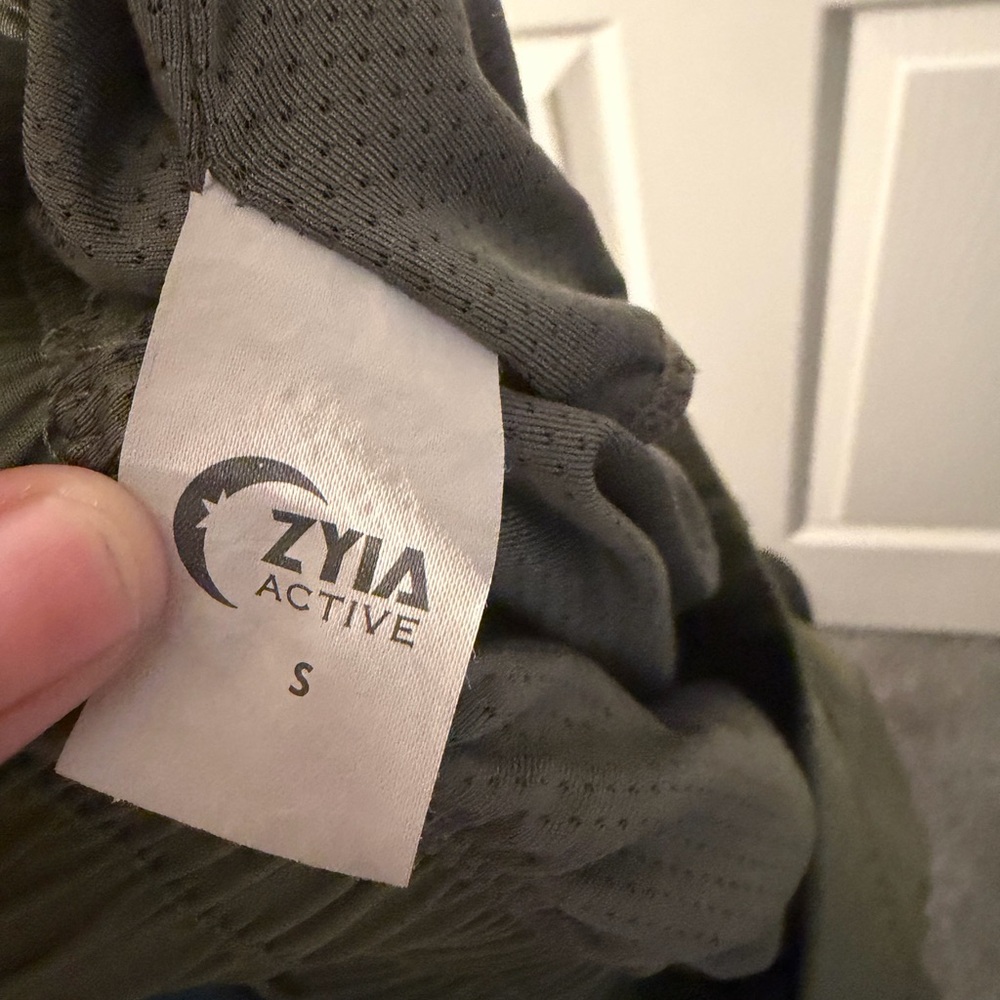 ZYIA Summer Olive Shorts - Picture 3 of 3